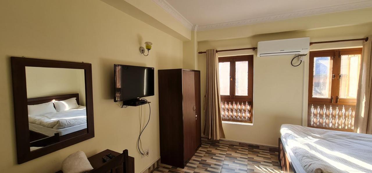 Pashupati View Hotel Katmandú Exterior foto